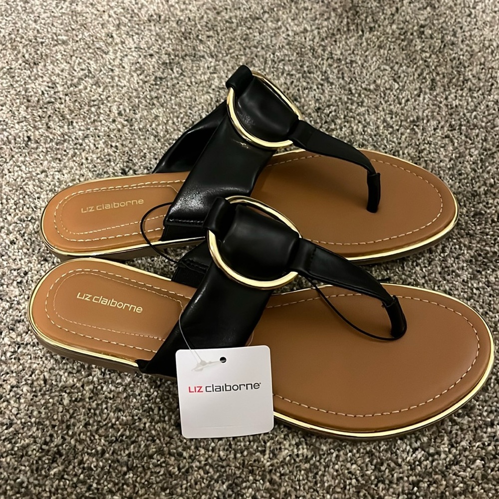 NWT Liz Claiborne Black and Gold Flip Flops, Size 9.
